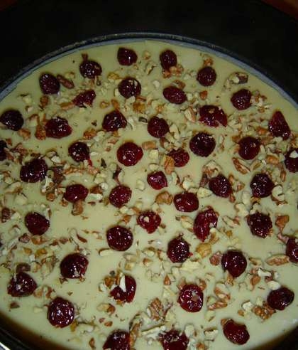 викладаємо вишню і горіхи