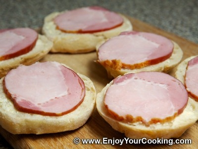 хліб з ковбасою