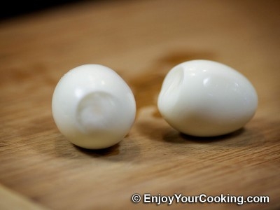 яйця очищаємо від шкаралупи