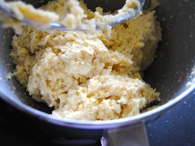 перемішуємо борошно з рідиною