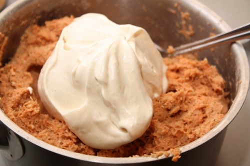 вводимо білкову масу в основне тісто