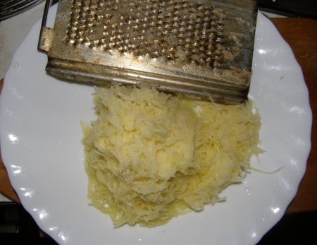 трьом картоплю