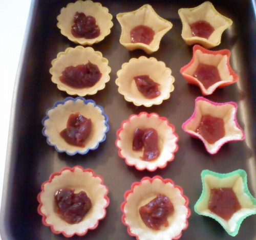 наповнюємо корзики джемом