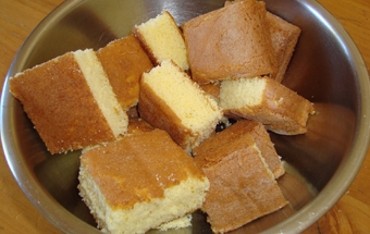 нарізаємо корж на квадратики