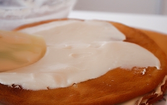 обмазуємо коржі кремом