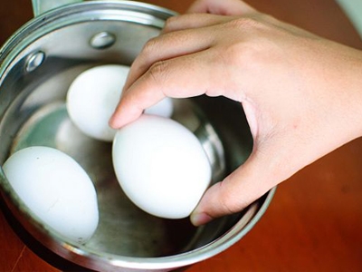 відварюємо яйця круто