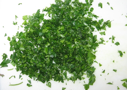 Рубаємо зелень петрушки