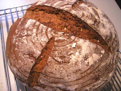 хліб на столі