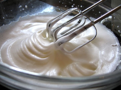 густий збитий білок