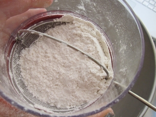 просіваємо борошно