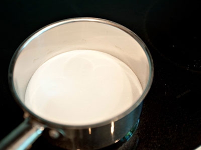 цукор в сотейнику