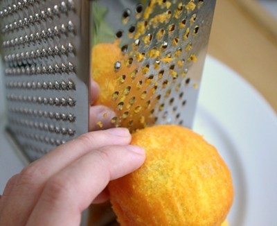 натираємо цедру