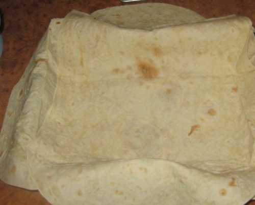 укладаємо лаваш хрест-навхрест