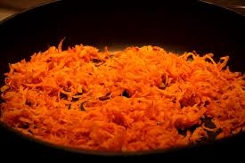 злегка пасеруємо морква