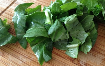 подрібнюємо рукколу