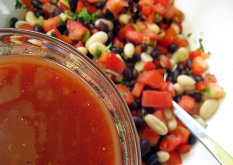 заправляємо салат заправкою