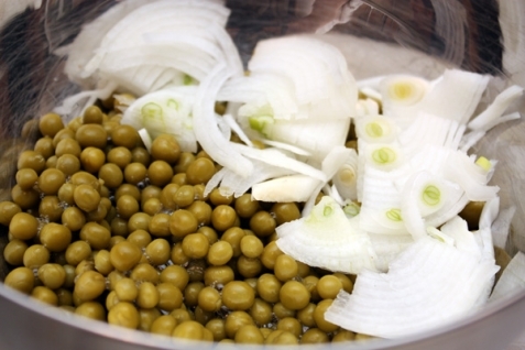 лук з горошком
