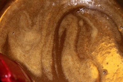 коли карамель охолоджується вона густіє