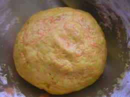 замішуємо морквяне тісто