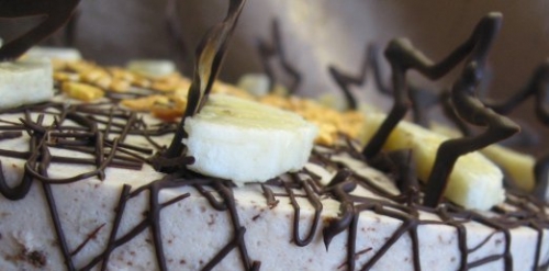 зірочки прикріплюємо на поверхню торта