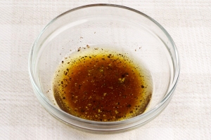 Змішуємо інгредієнти для соусу