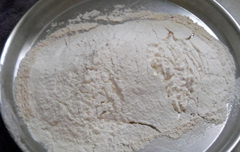 просіваємо борошно