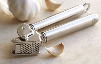 подрібнюємо часник