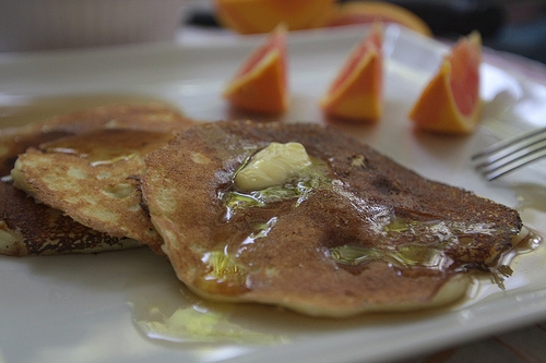 оладки на тарілці