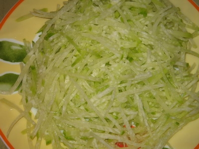 натираємо редьку