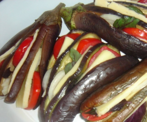 запікаємо начинені баклажани