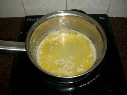 желатин в каструлі