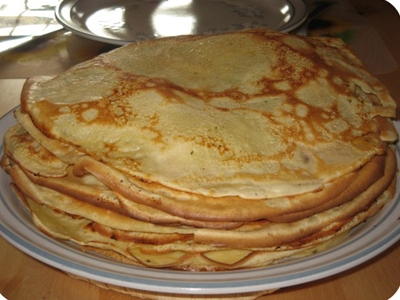 готові млинчики викладаємо на страву