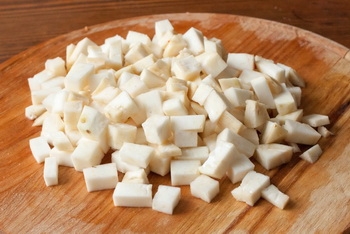 селеру нарізаємо