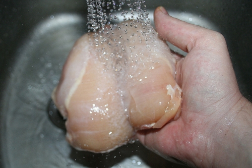 промиваємо курячу грудку