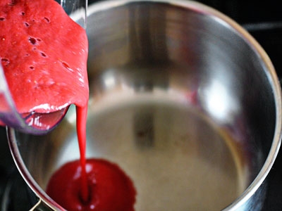 полунична маса