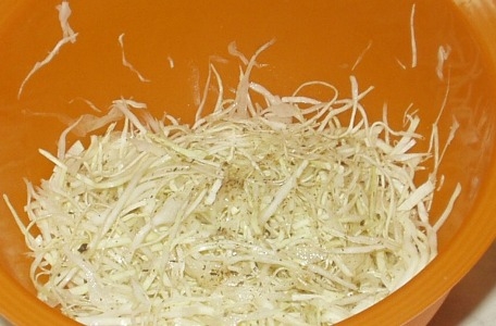 подрібнюємо капусту