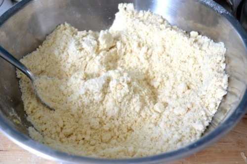 змішуємо борошно і вершкове масло