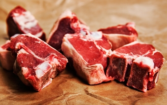 нарізаємо баранину на шматочки