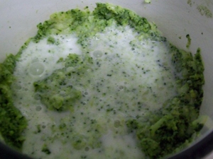 Додаємо до капустяної суміші молоко