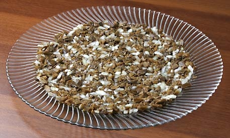 викладаємо гриби і цибулю