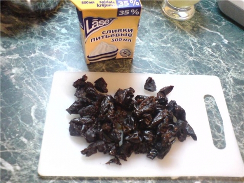 нарізаємо чорнослив