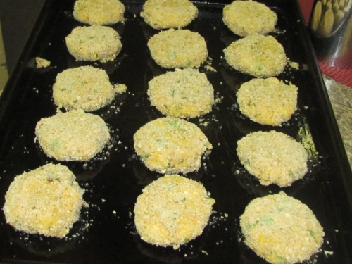 укладаємо булочки на деко