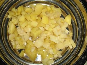 нарізаємо відварну картоплю