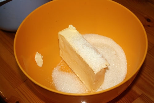 Змішуємо інгредієнти для крему