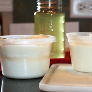 контейнер з кремом