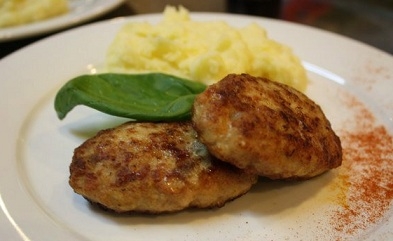 Соковиті котлети з гарніром