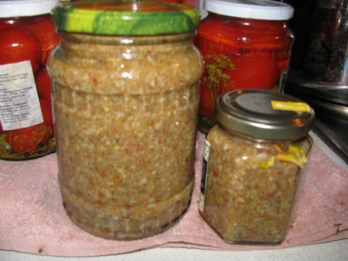 Крок 3: закатуємо ікру в банки.