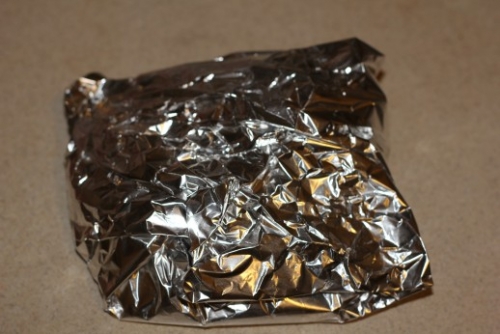 загорнуте м'ясо у фользі