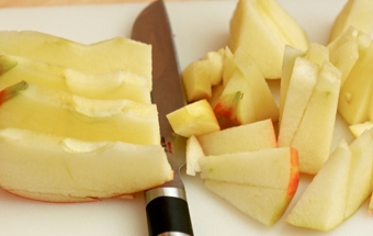 подрібнюємо яблука