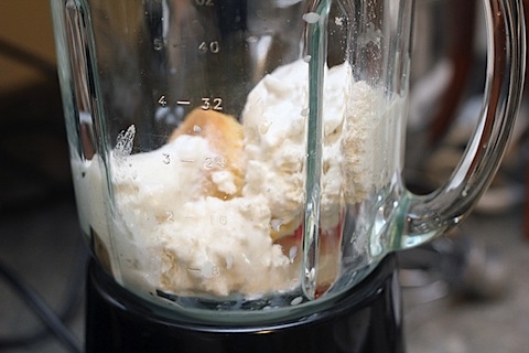 змішуємо всі інгредієнти в блендері